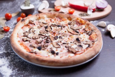 Pizza Prosciutto e Funghi